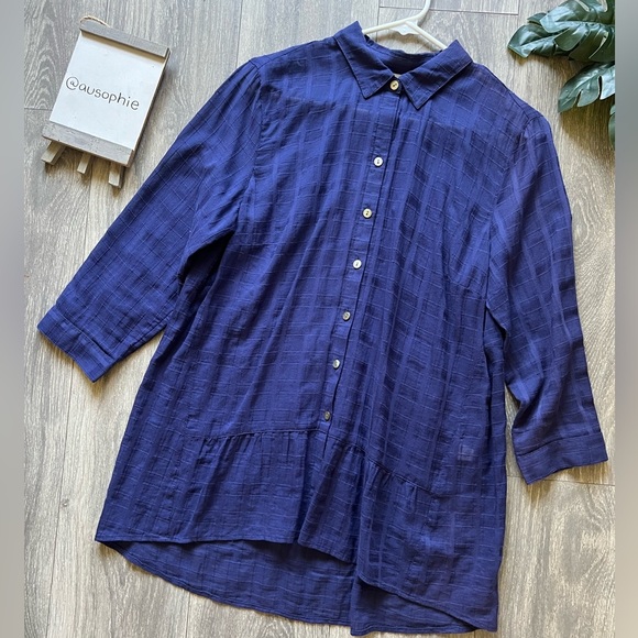 J.Jill textured button down blouse with ruffle hen in navy blue. Size S - Picture 2 of 10